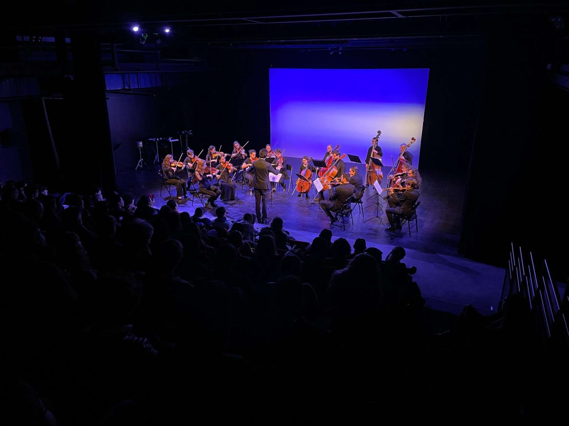 Photo de l'Orchestre Universitaire de Strasbourg sur la scène de La Pokop